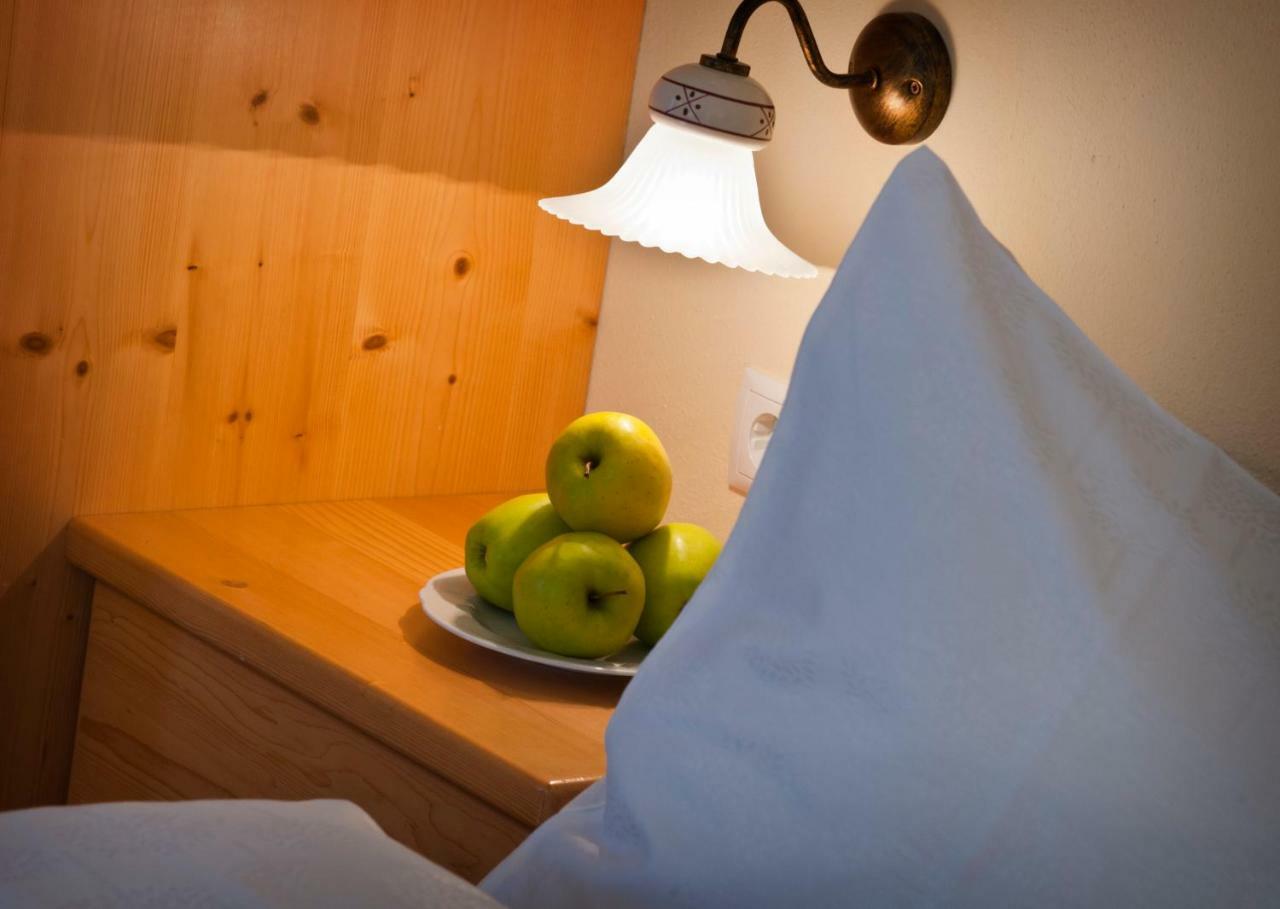 Hotel Weingut Klosterhof Caldaro Esterno foto