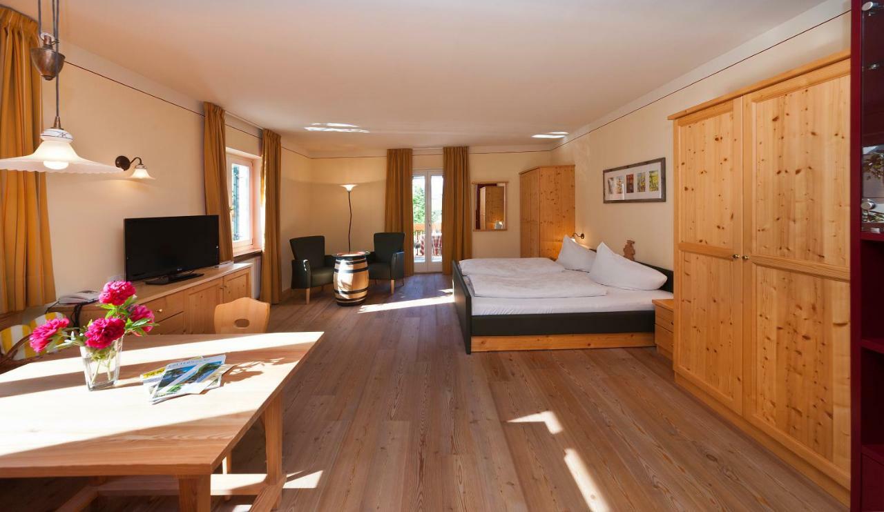Hotel Weingut Klosterhof Caldaro Esterno foto