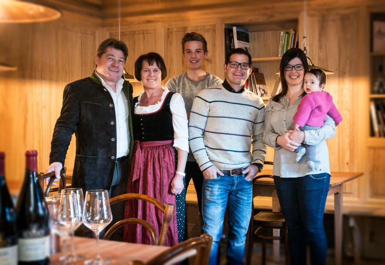 Hotel Weingut Klosterhof Caldaro Esterno foto
